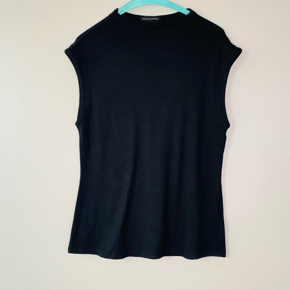 Banana Republic black sleeveless high neck top (Medium)
